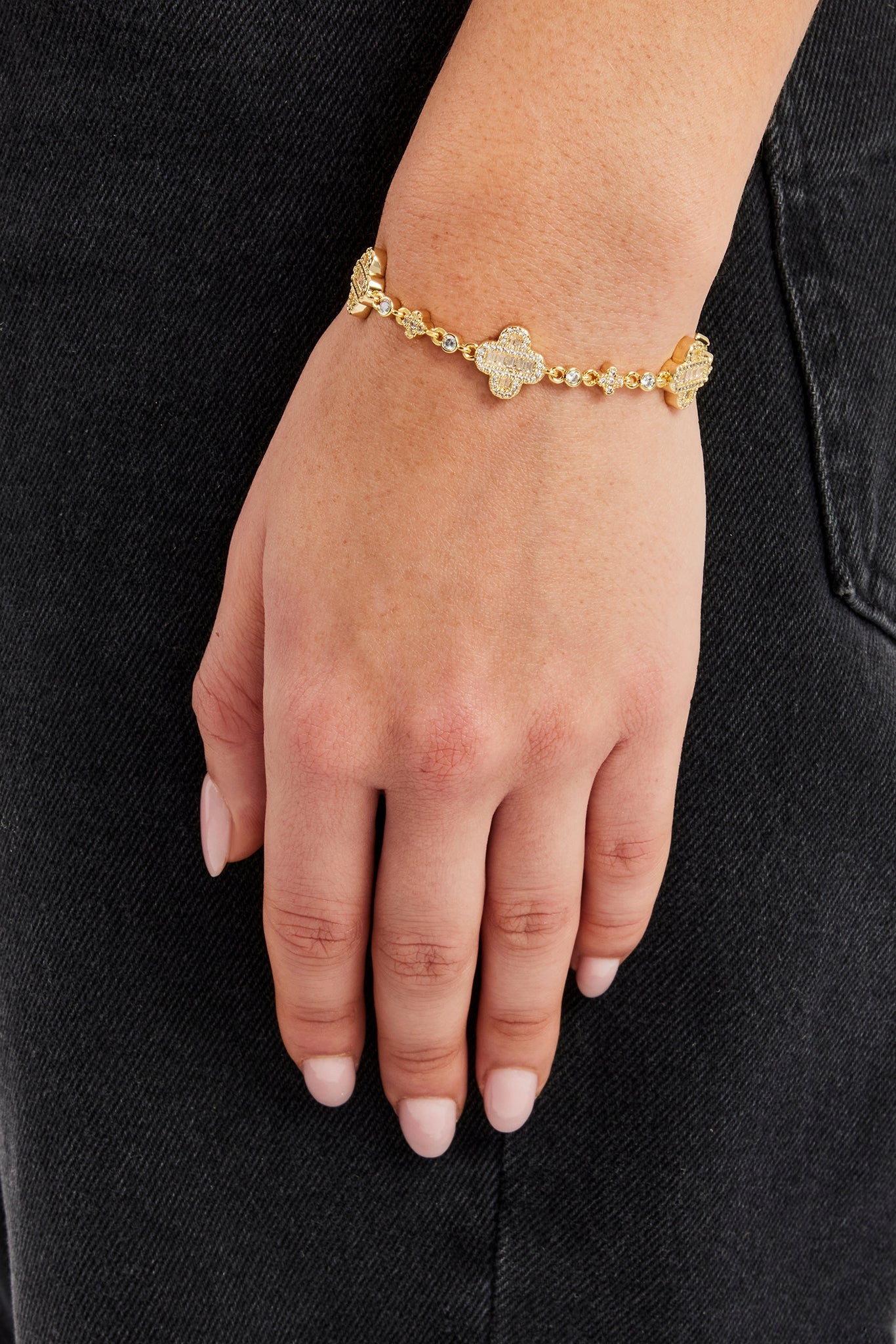 Women's Iced Baguette Motif Bracelet - 10mm - Gold