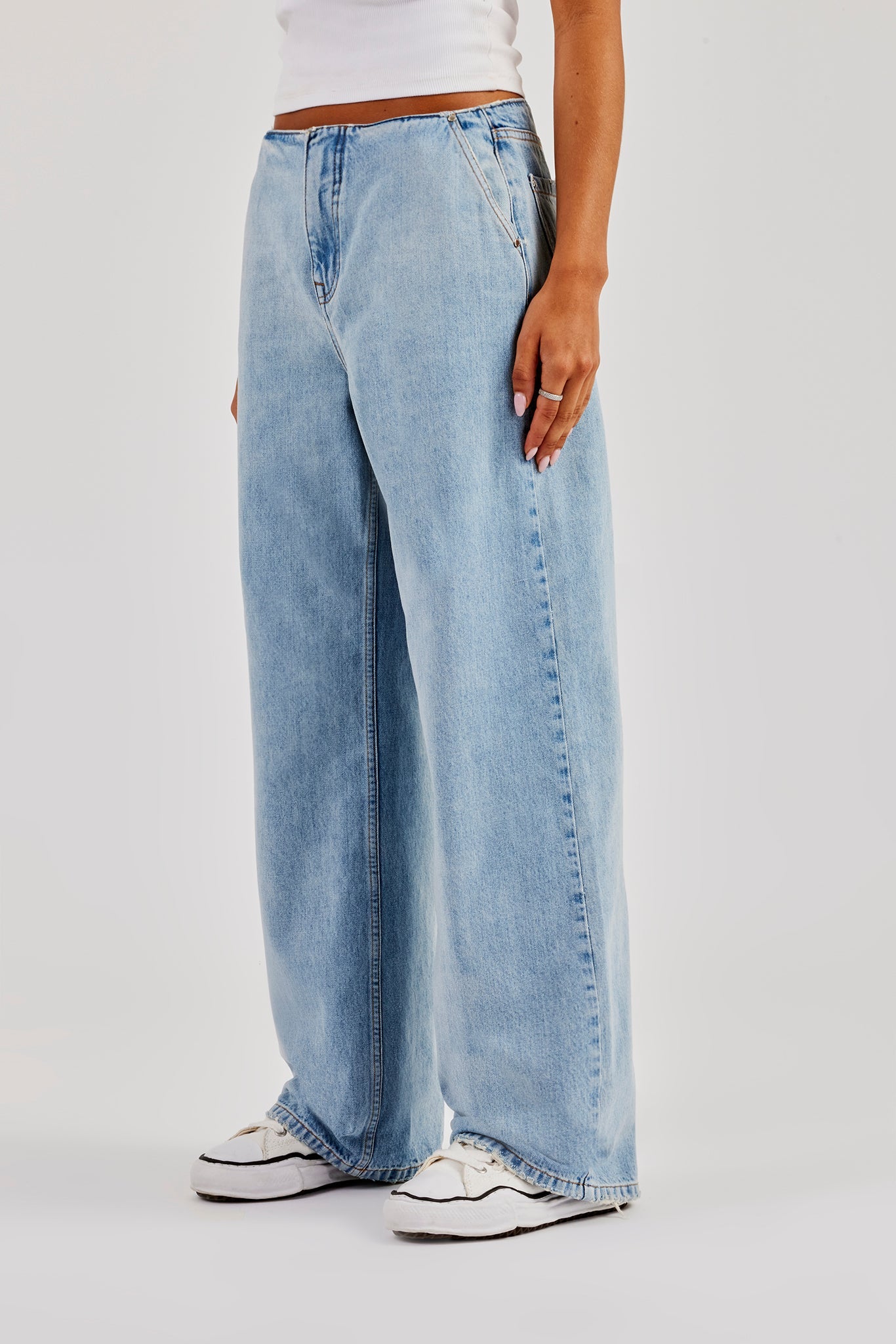 Baggy Jean With Waistband Detail - Bleach Wash