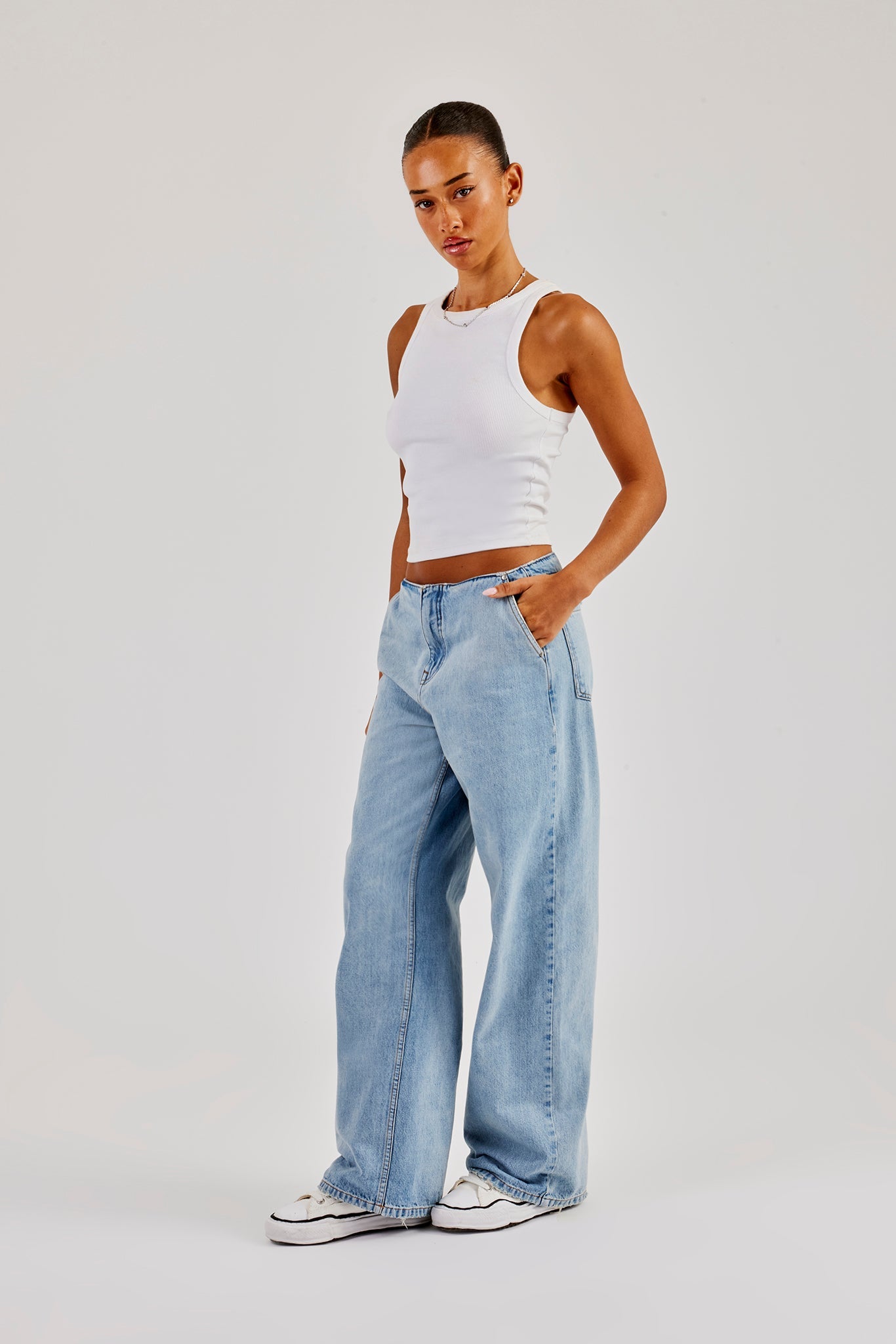 Baggy Jean With Waistband Detail - Bleach Wash