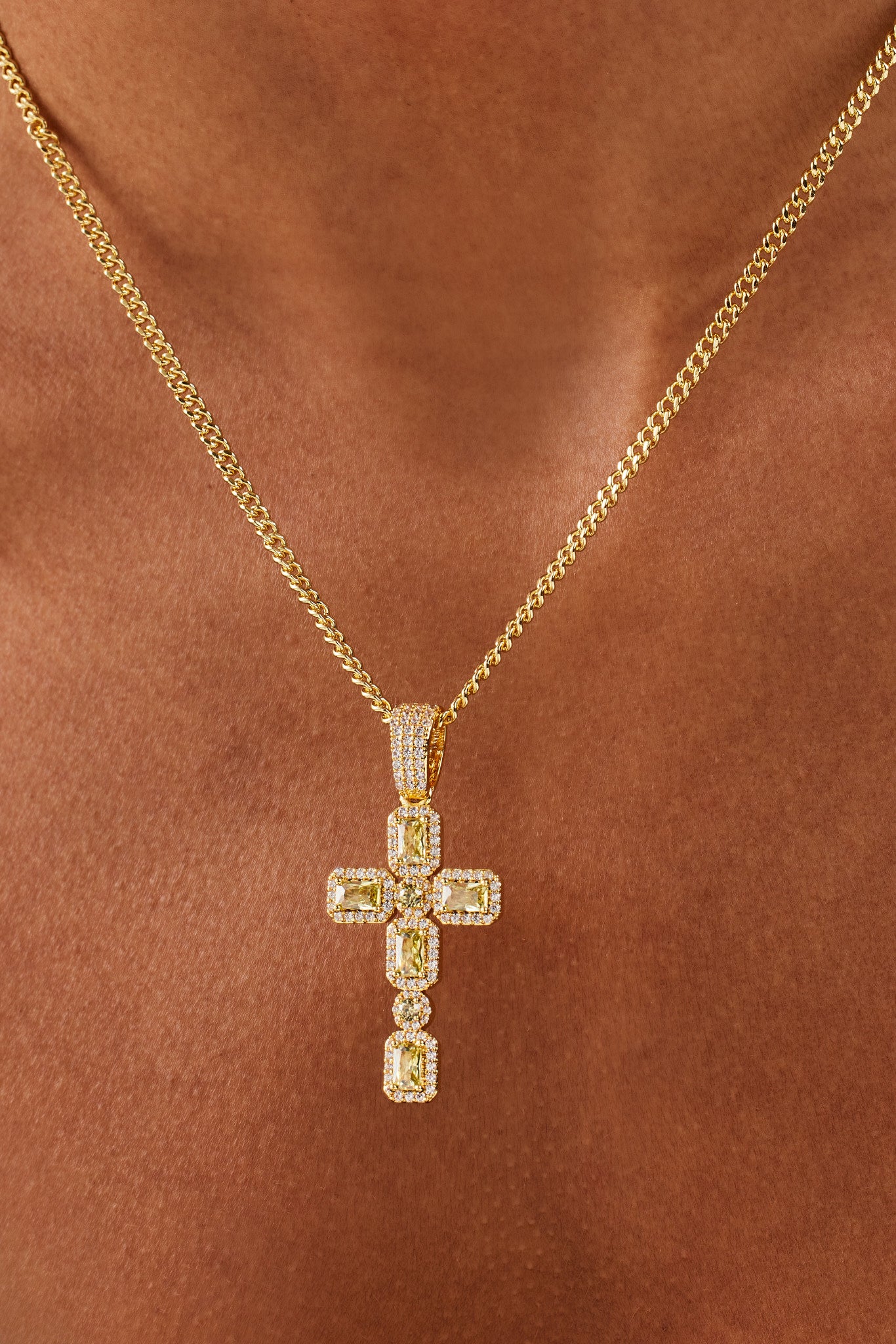 健康アクセサリー Qbeneee Silicon Carbide Necklace Iced Green Gemstone Cross Cuban Necklace - 40mm | Womens Necklaces