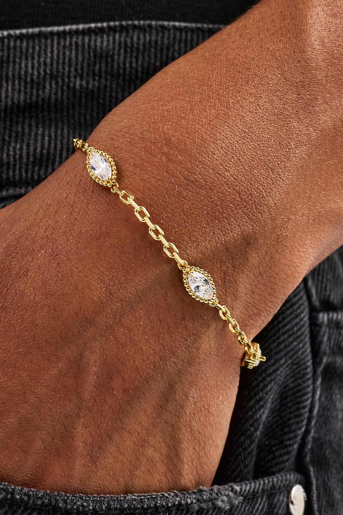 Iced Oval Stone Rolo Bracelet - 6mm - Gold