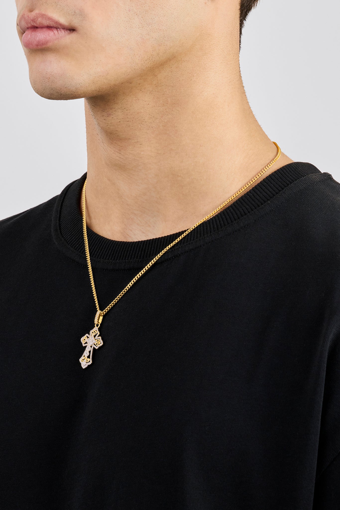 Detailed Cross Pendant Necklace - 20mm - Gold