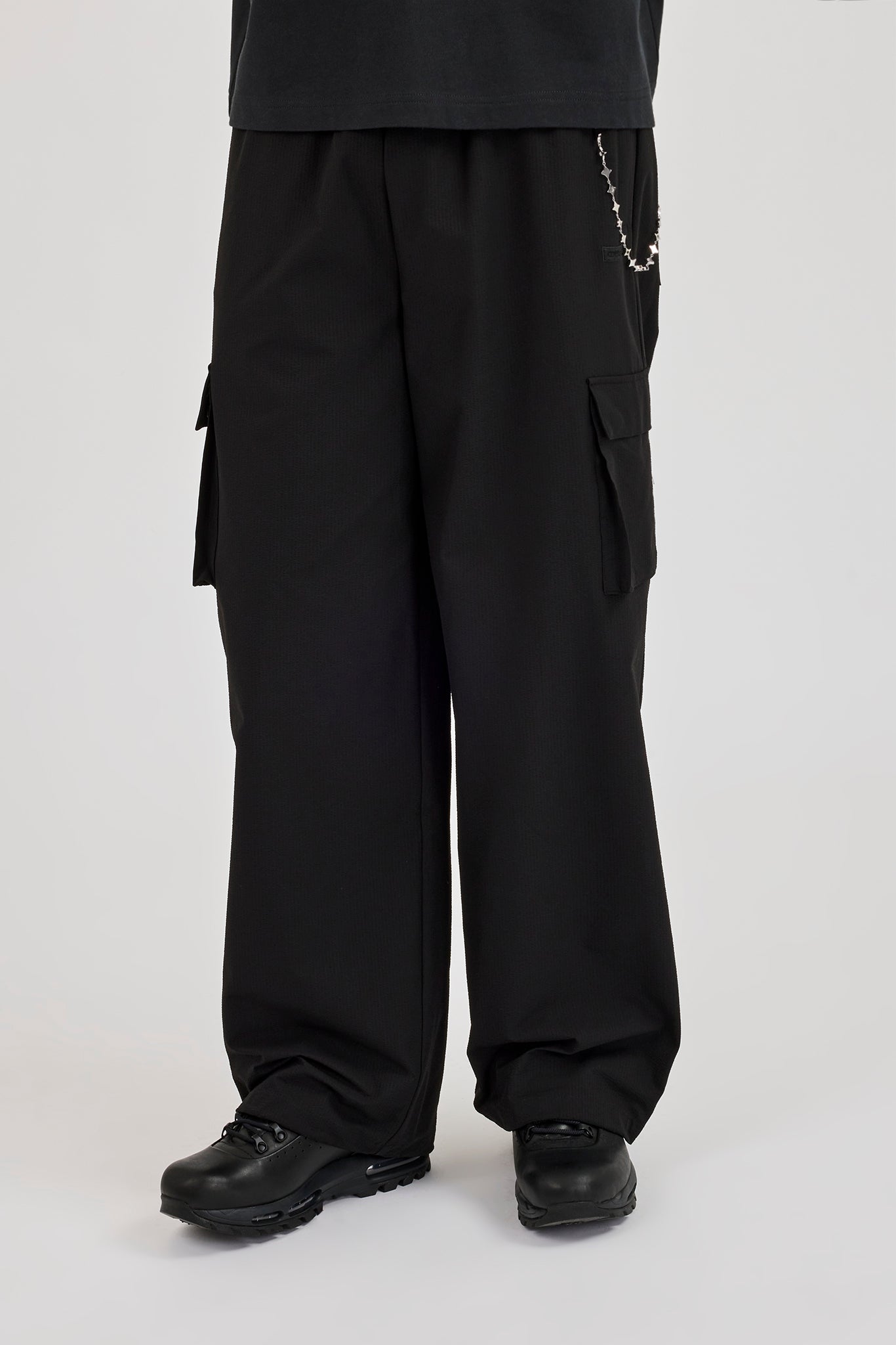 Textured Nylon Cargo Trouser & Star Outline Jean Chain - Black
