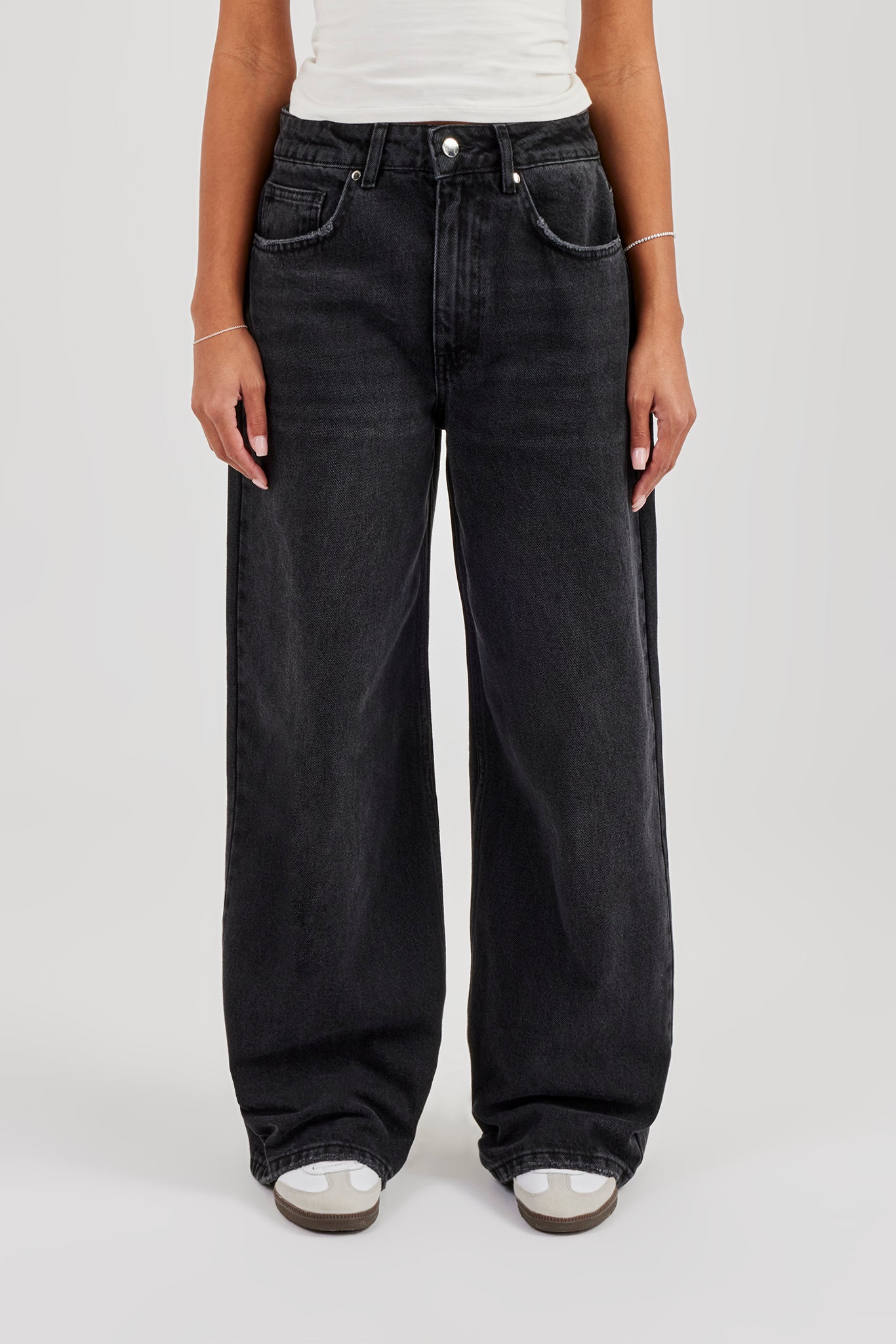 Low Rise Baggy Jean - Washed Black