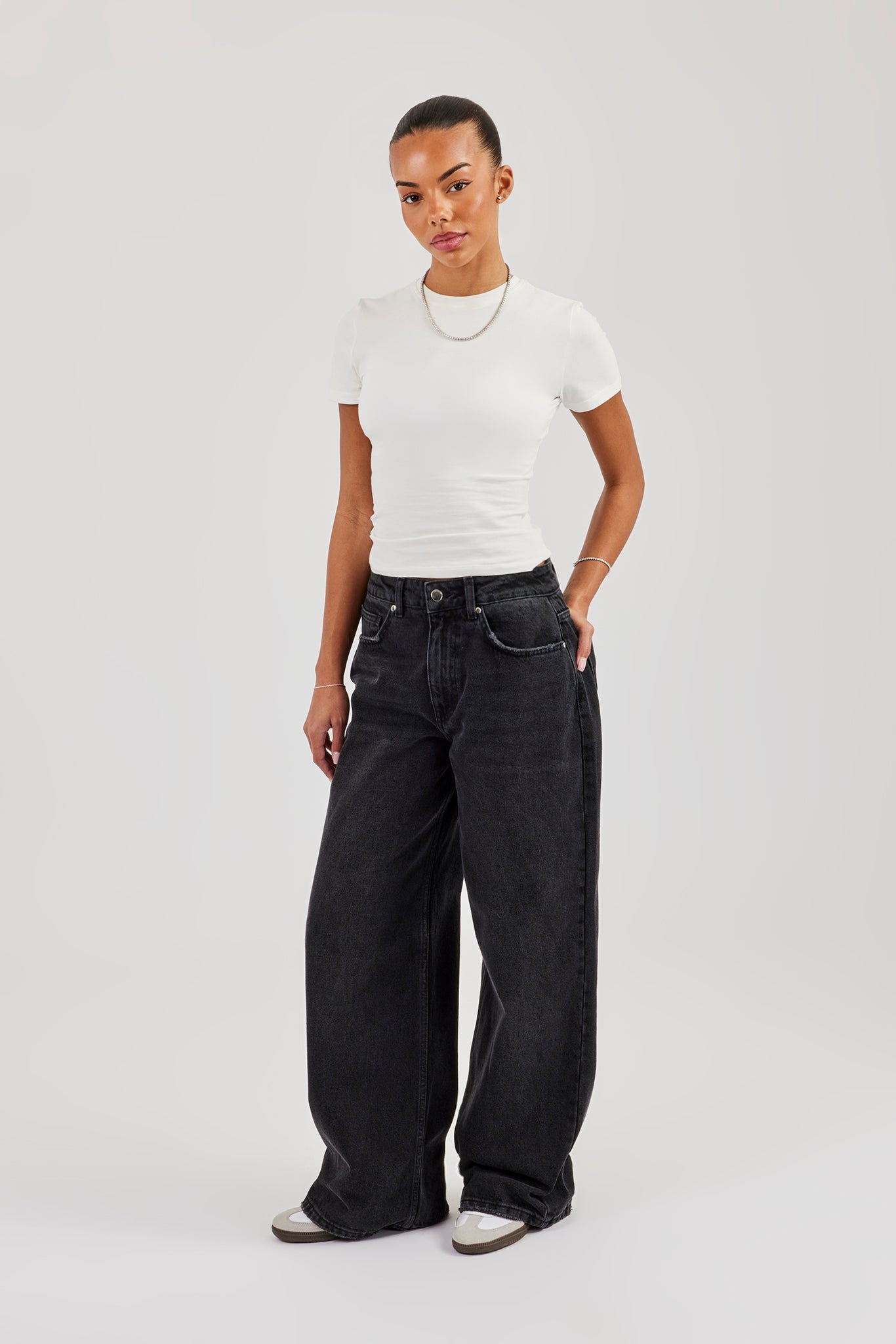 Low Rise Baggy Jean - Washed Black