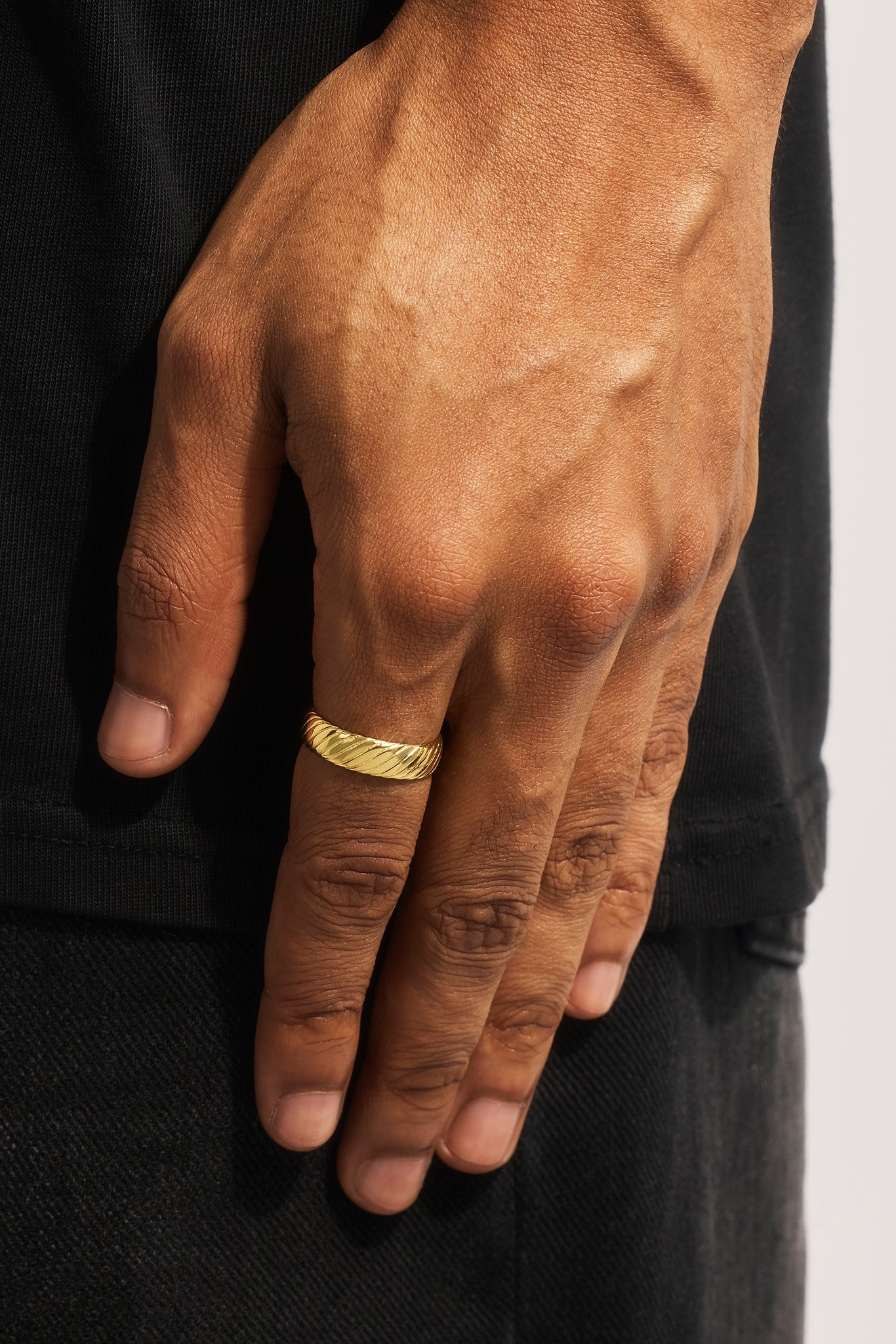Polished Ribbed Band Ring - 6mm - Gold