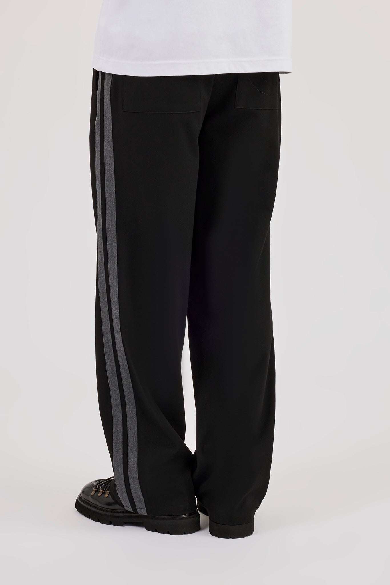 Woven Relaxed Trouser With Side Tape - Black