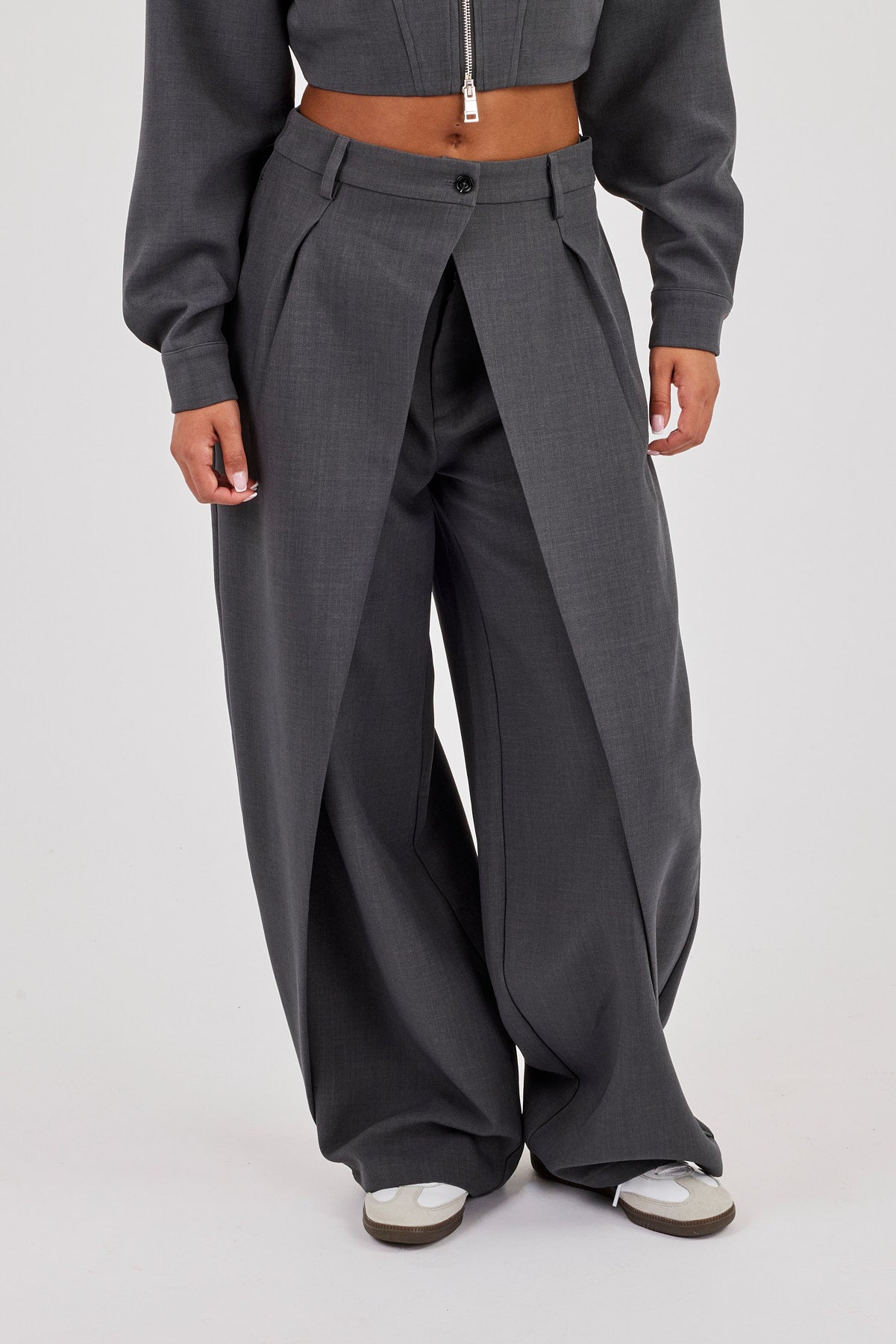 Woven Double Pleat Barrel Leg Trouser - Charcoal