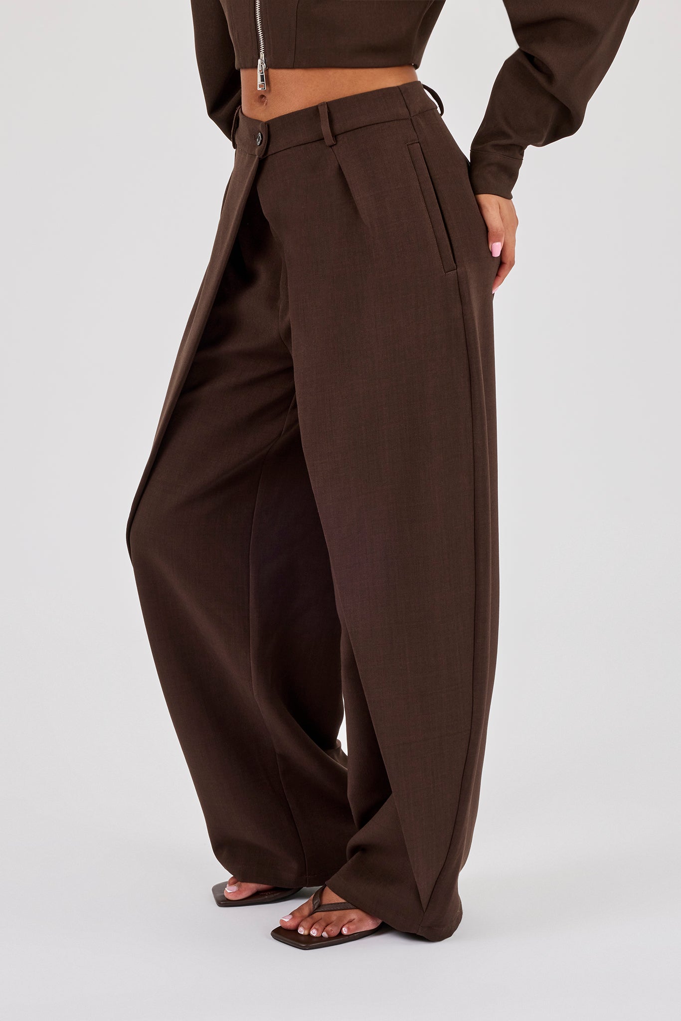 Woven Double Pleat Barrel Leg Trouser - Chocolate