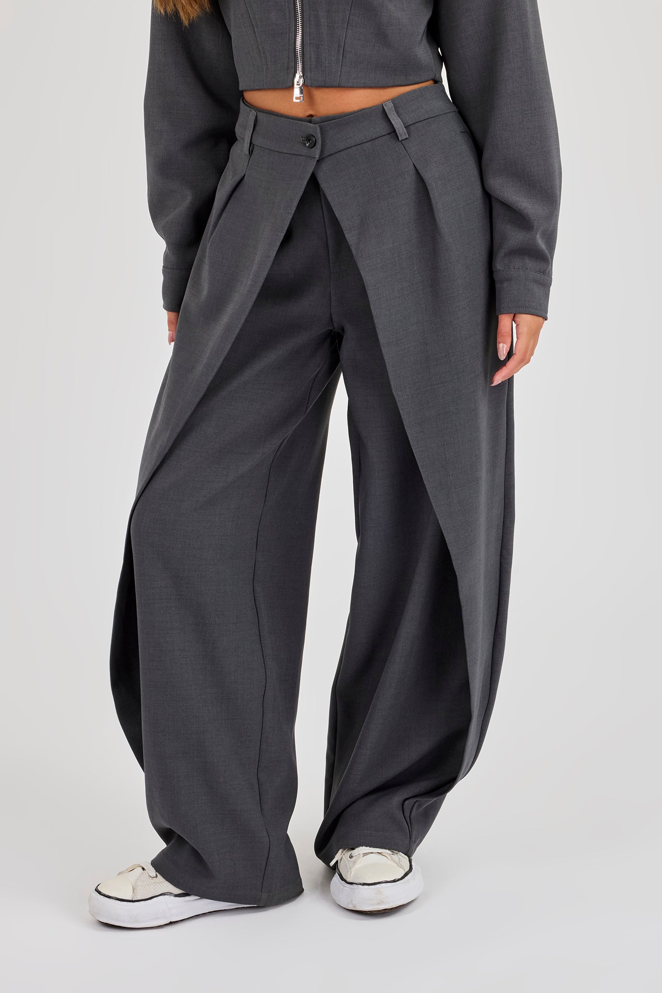 Woven Double Pleat Barrel Leg Trouser - Charcoal