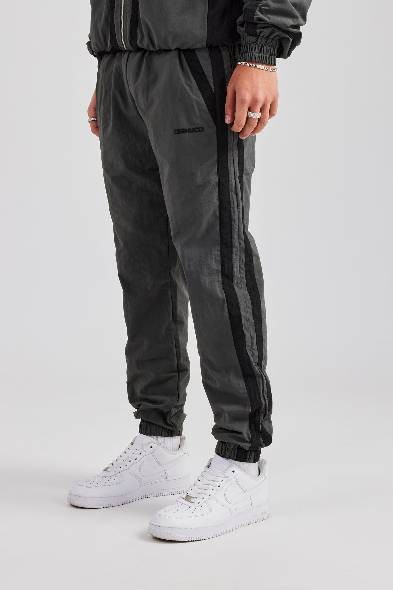 nike colourblock cuffed cargo joggers in dark grey