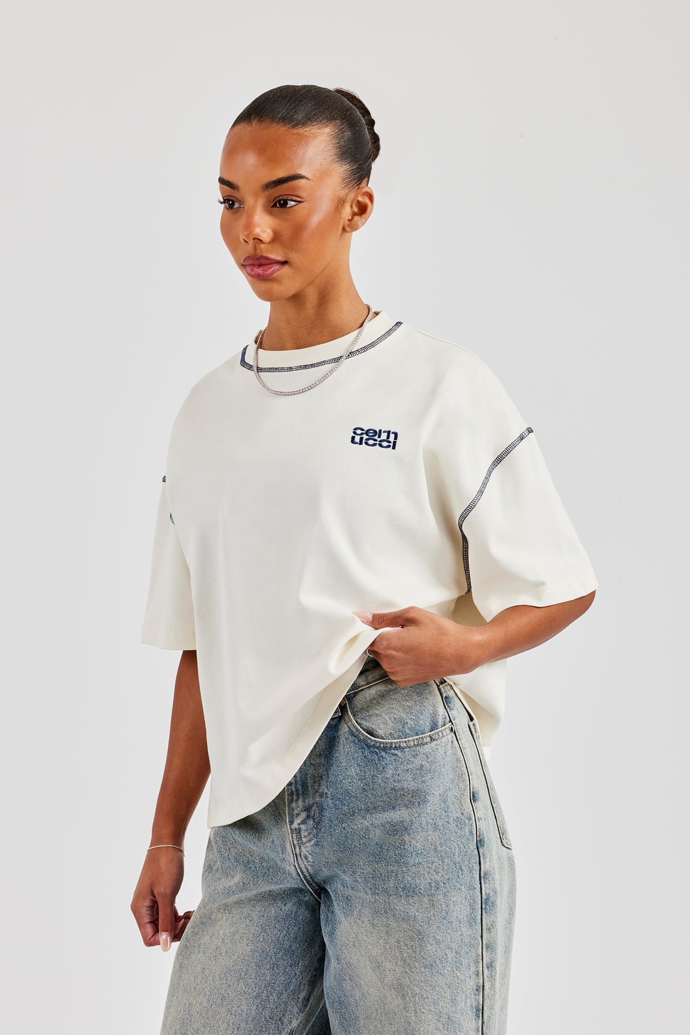 Diamond Cut Contrast Stitch T-Shirt - Off White