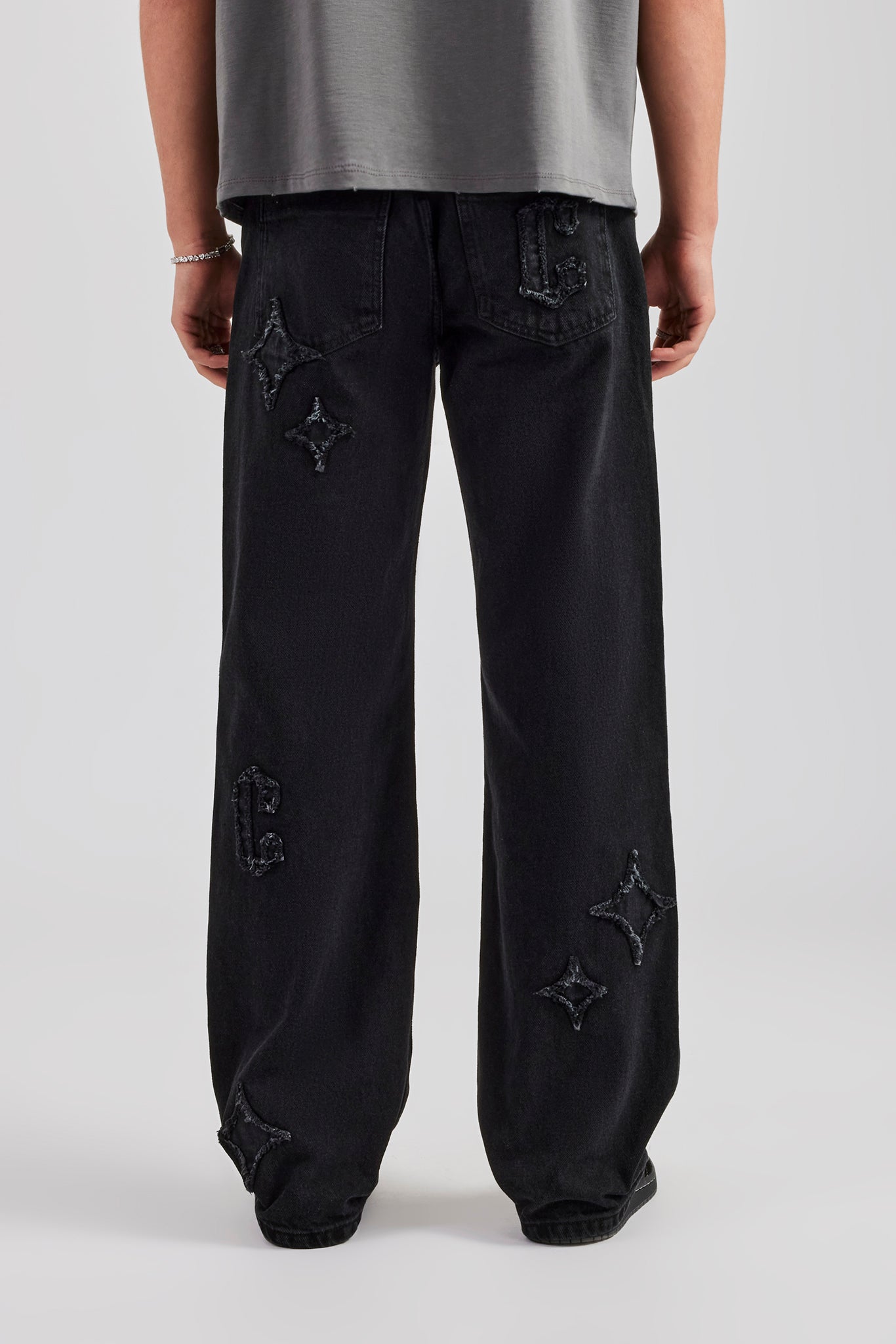 その他ブランド / JUVENNILE DELINQUENT/ボトム/36/コットン/BLK Mens Relaxed Fit Applique Denim Jean - Washed Black | Mens Denim