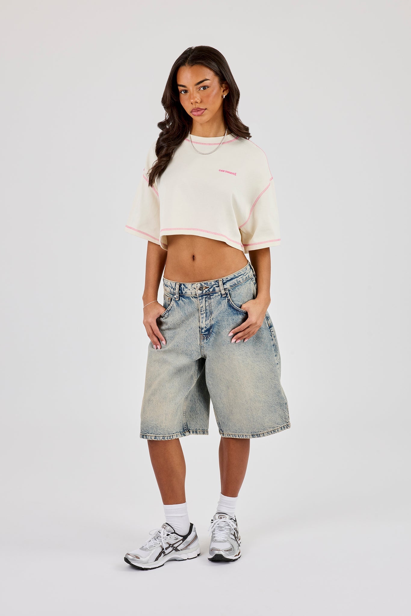 Cropped Contrast Stitch Sticker Back Print T-Shirt - Off White