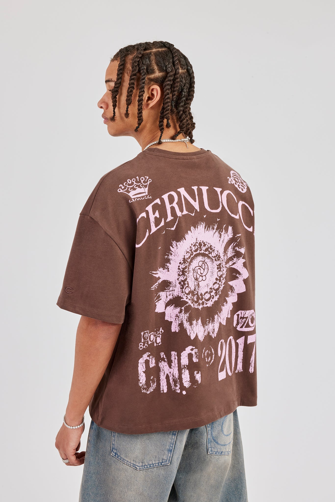 Chevon Tシャツ　Banquet Coors Banquet Embroidered Left Chest Logo T-Shirt - Sand – Tee Luv