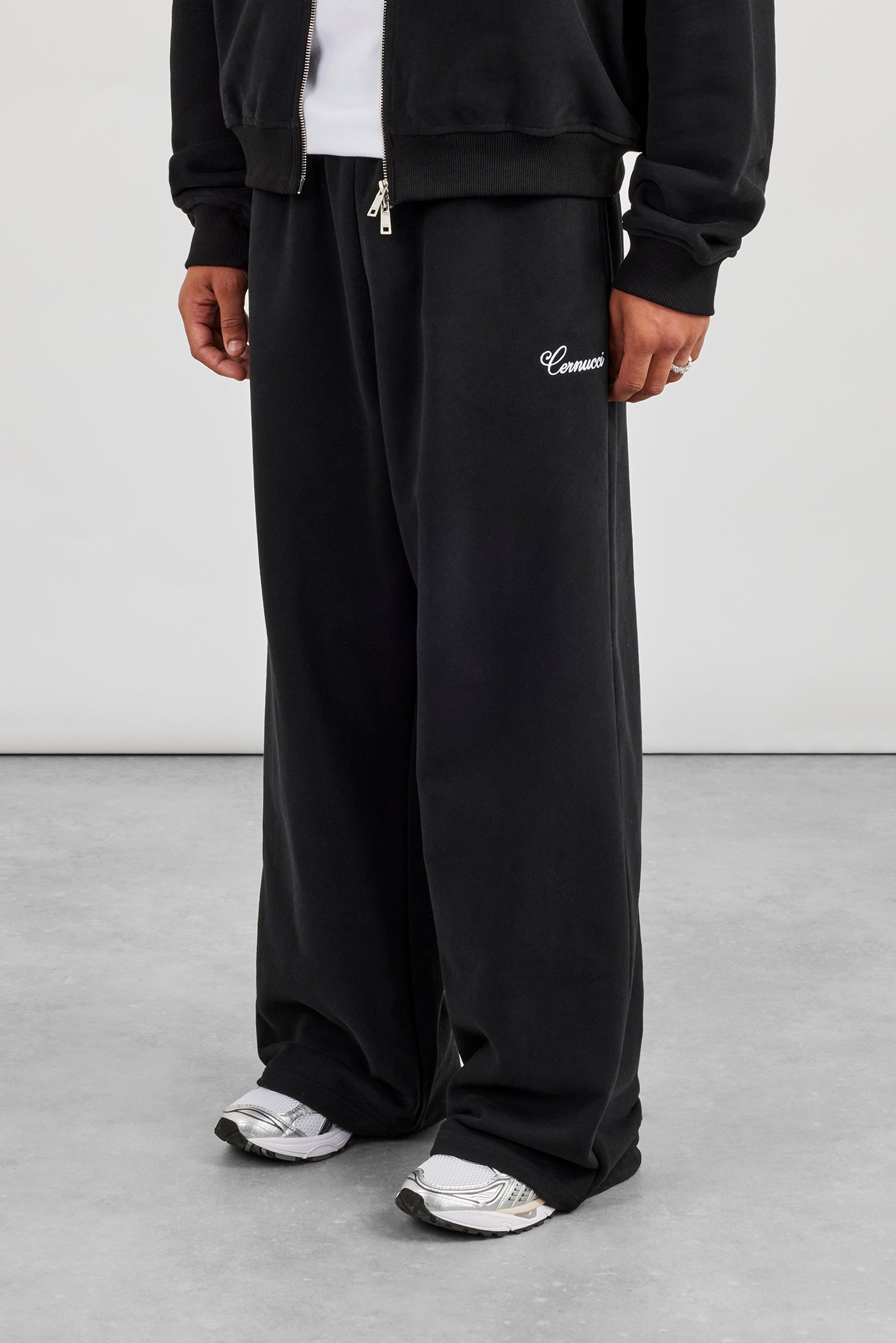 Embroidered Baggy Jogger - Black