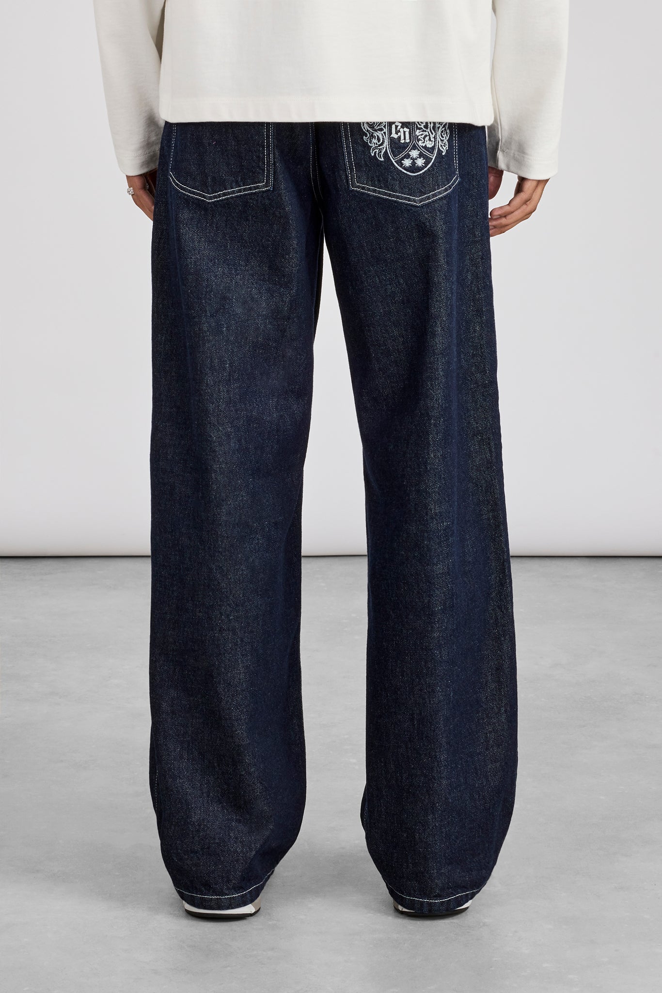 Contrast Stitch Crest Baggy Jean - Indigo