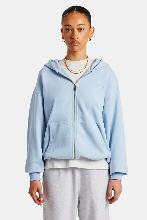 female model wearing the cernucci zip through hoodie in light blue 