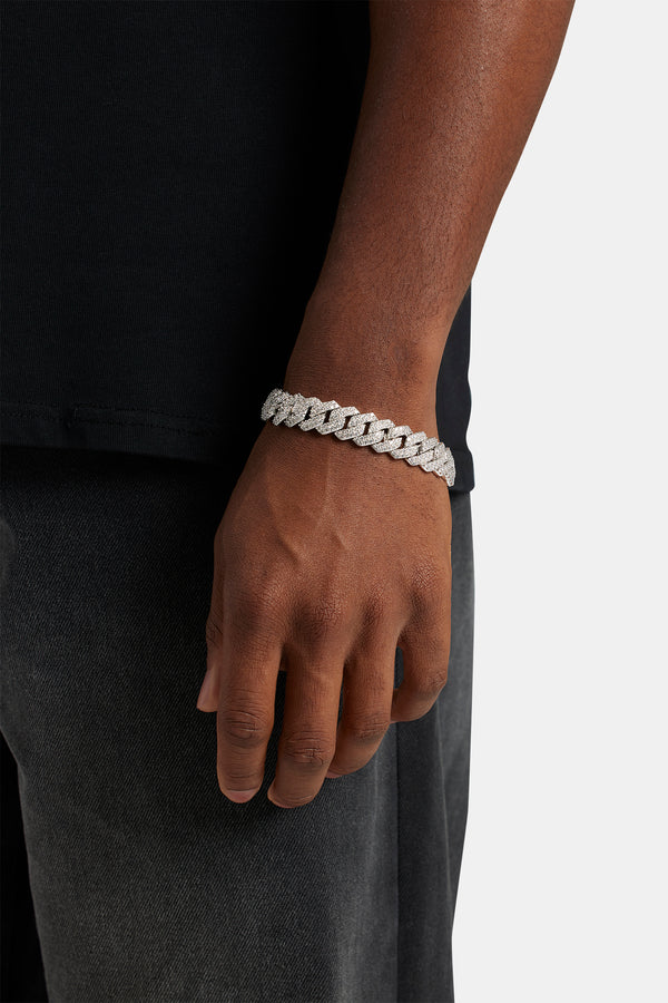 Male model wearing the 14mm iced prong link bracelet 