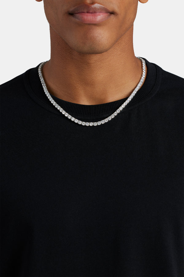 Male model wearing the 5mm tennis chain 