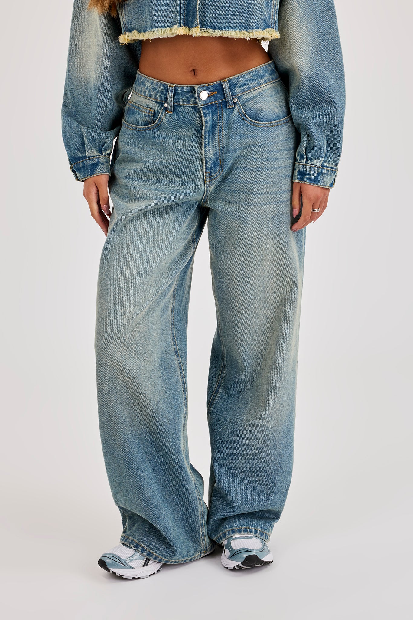 Womens Low Rise Baggy Jean - Antique Wash