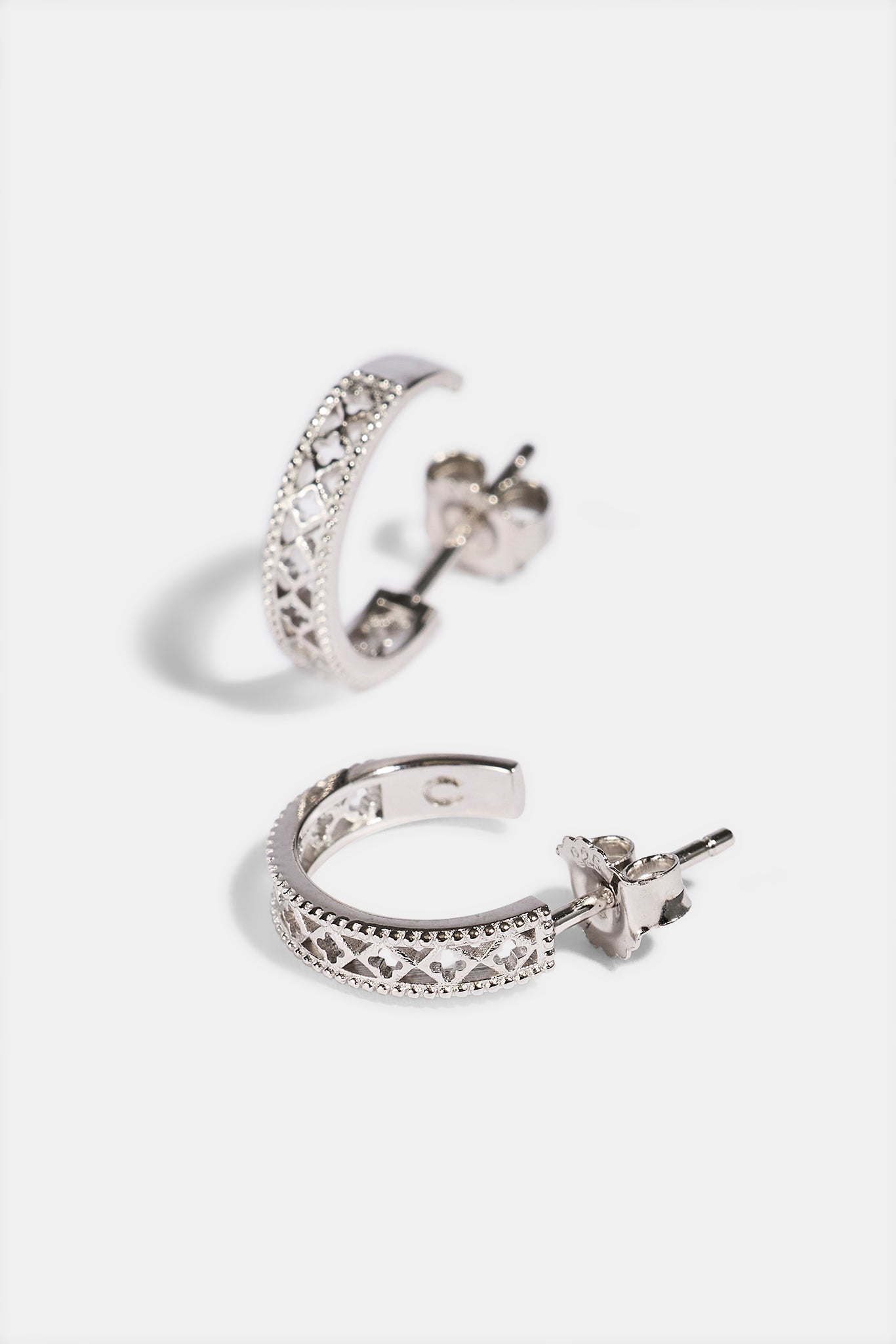 Polished Motif Open Hoop Earrings - 15mm - White