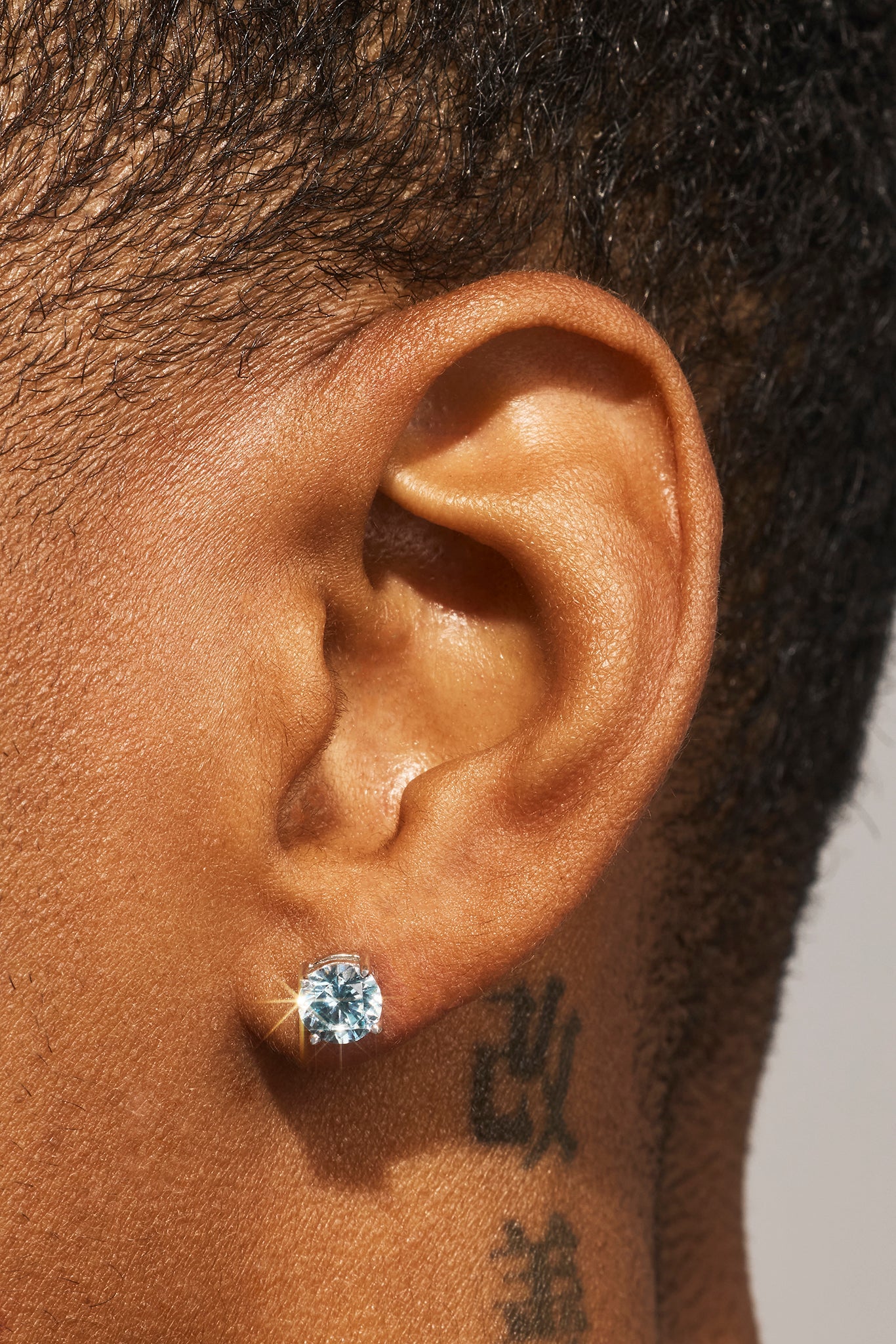 Light Blue Round Cut Stud Earrings - 6mm - White
