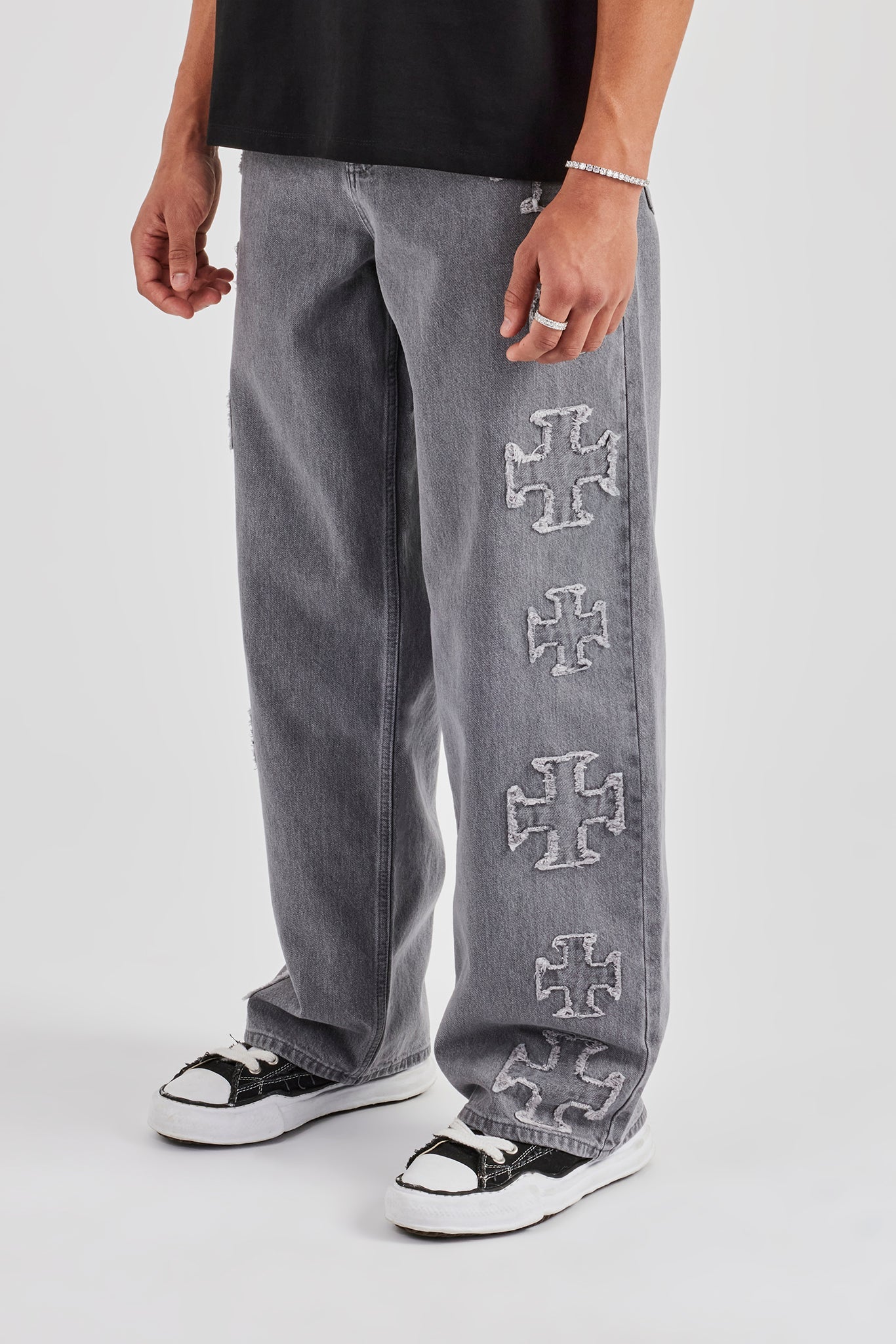 Raw Edge Baggy Applique Motif Jean - Washed Grey